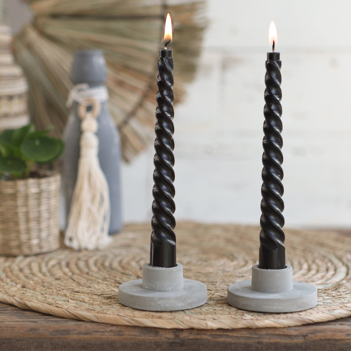 Candles twisted black 19cm high - 4 pcs
