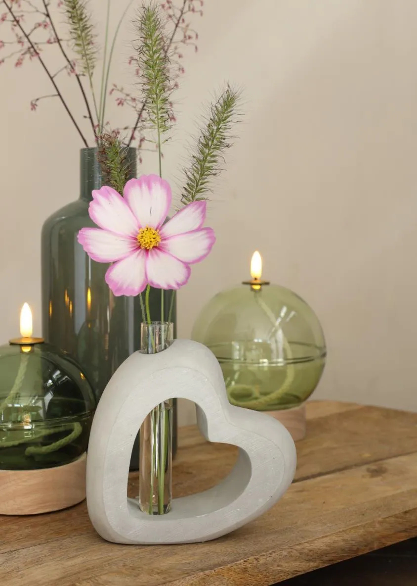Cement Open Heart with Glass Tube L.3,9 x W.13 x H.13,2 - 6 pcs